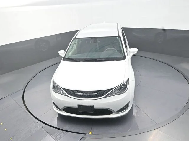 Used 2018 White Chrysler Touring Plus image 22