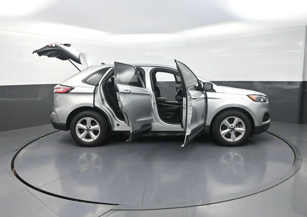 Used 2019 Silver Ford SE image 36