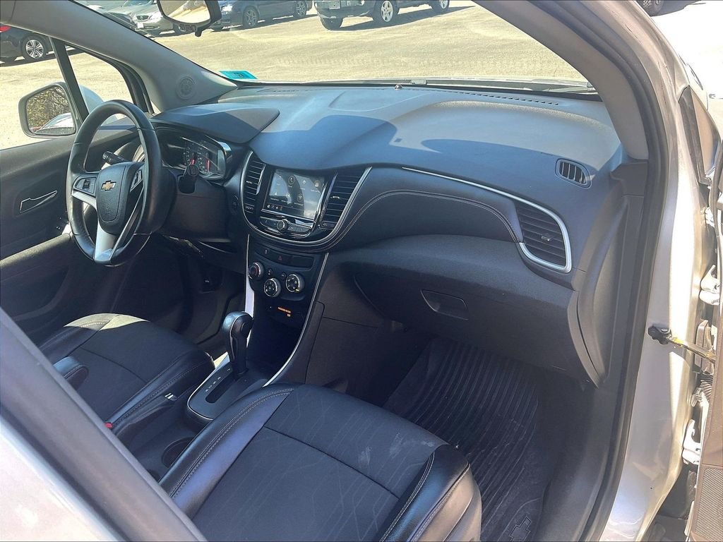 Used 2018 Silver Chevrolet LT image 14