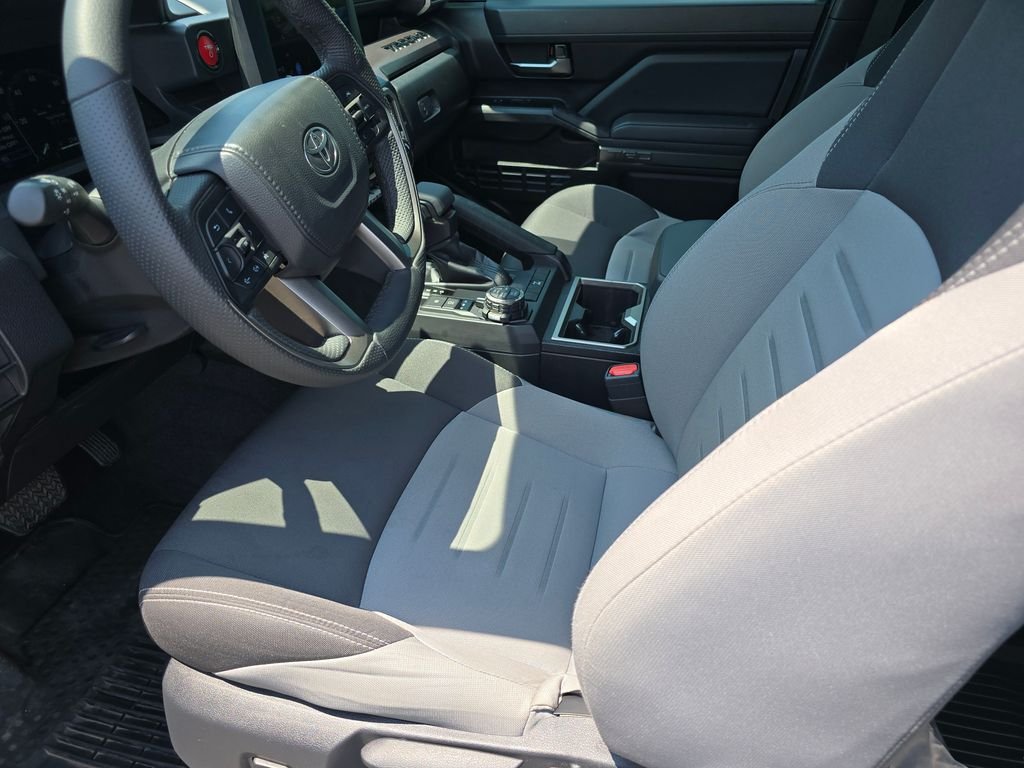 Used 2025  Toyota  image 18