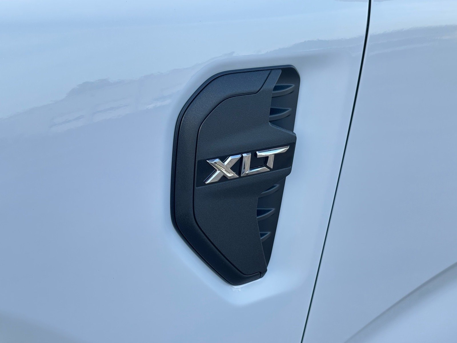 New 2026 Oxford White Ford XLT image 6