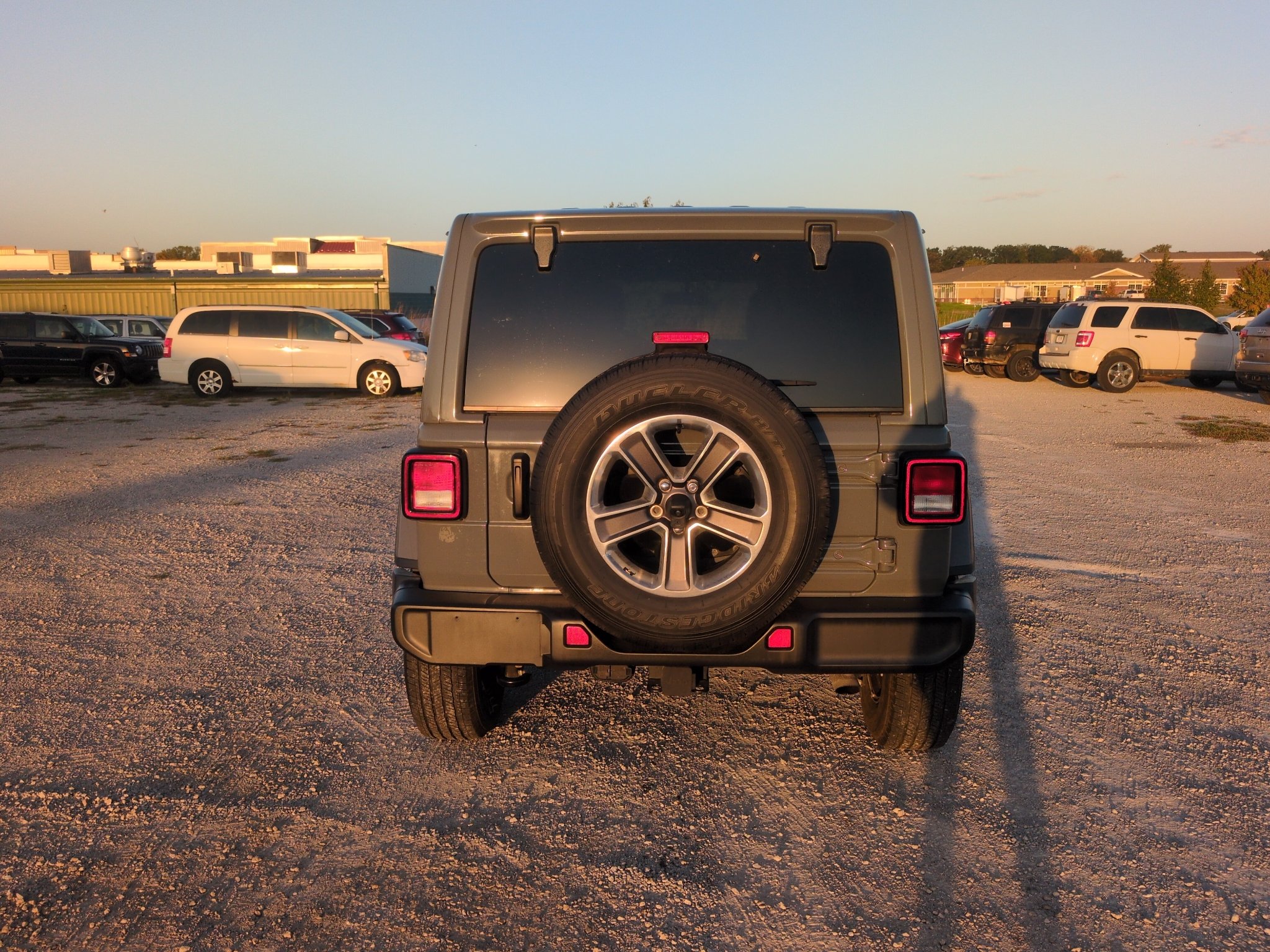 Used 2021 Sting-Grey Jeep Unlimited Sahara image 6