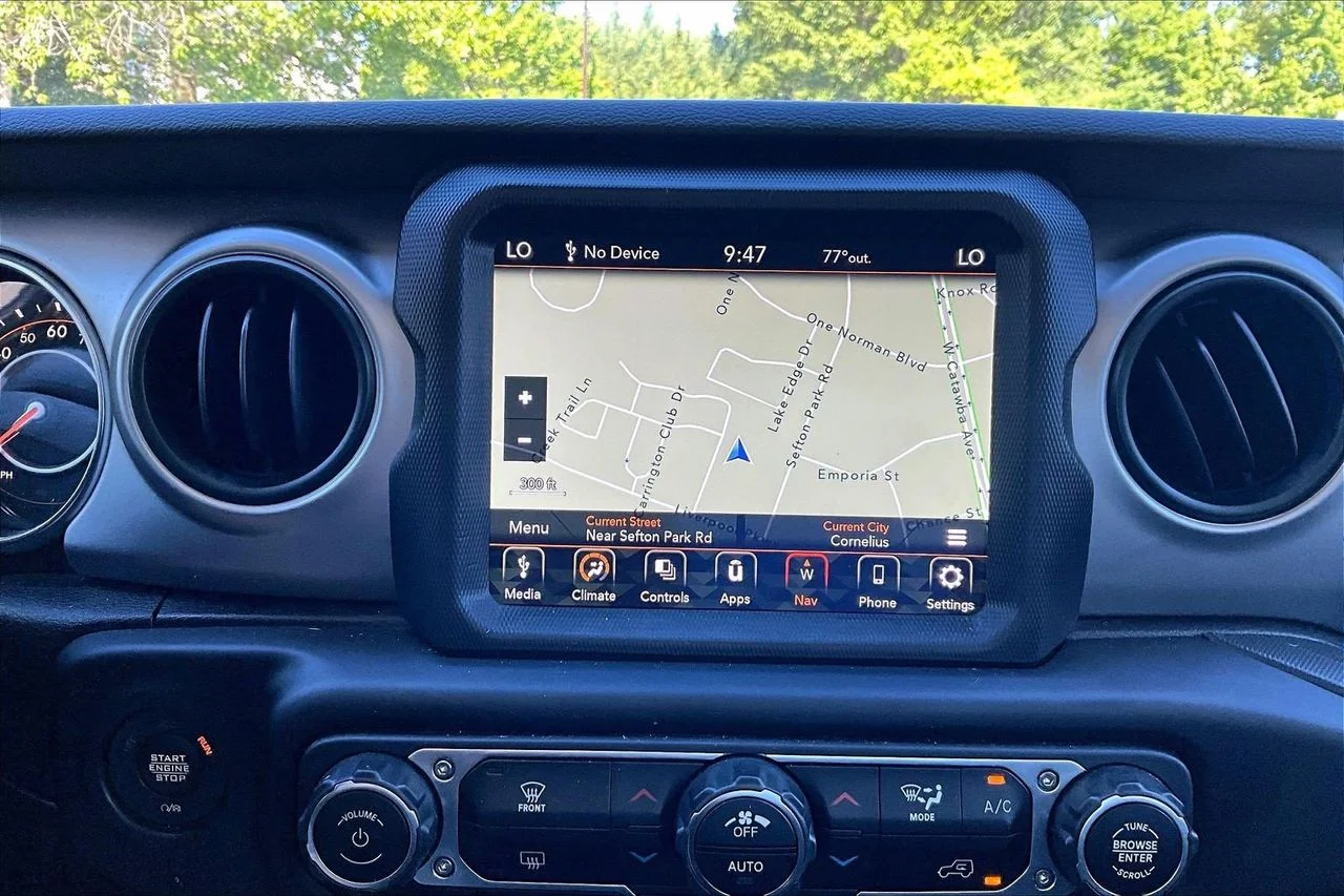Used 2021 White Jeep Sport S image 13