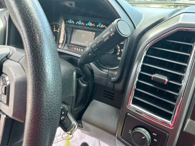 Used 2015 Magnetic Metallic Ford XLT image 22