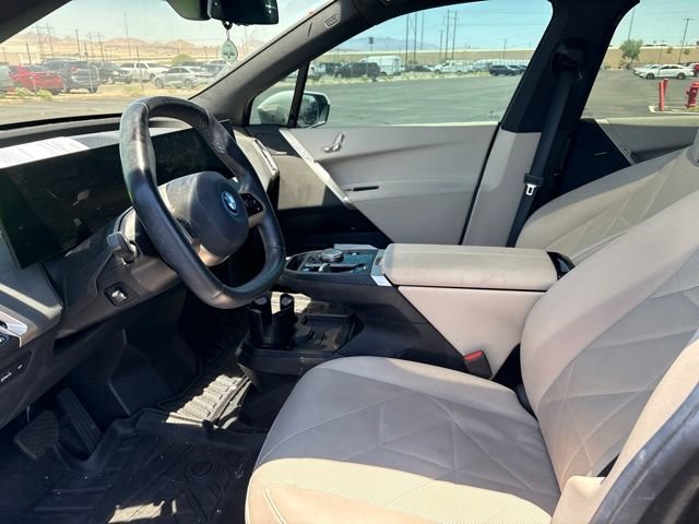 Used 2024 White BMW xDrive50 image 10