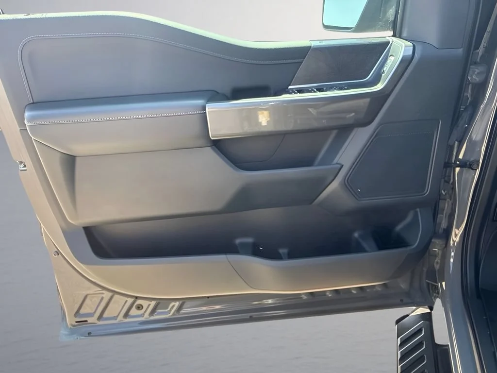 Used 2021  Ford XL image 27