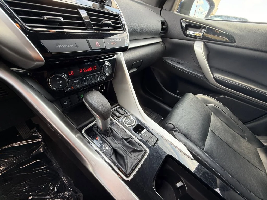 Used 2024  Mitsubishi SE image 22