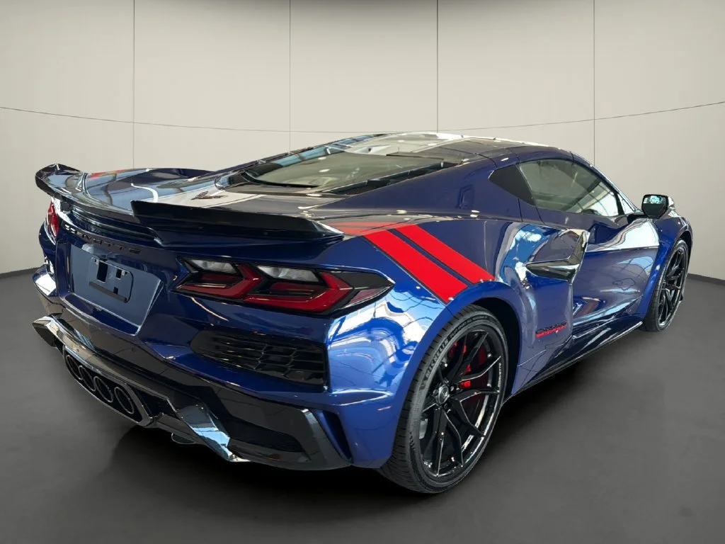 New 2027 Admiral Blue Metallic Chevrolet 3LT image 7