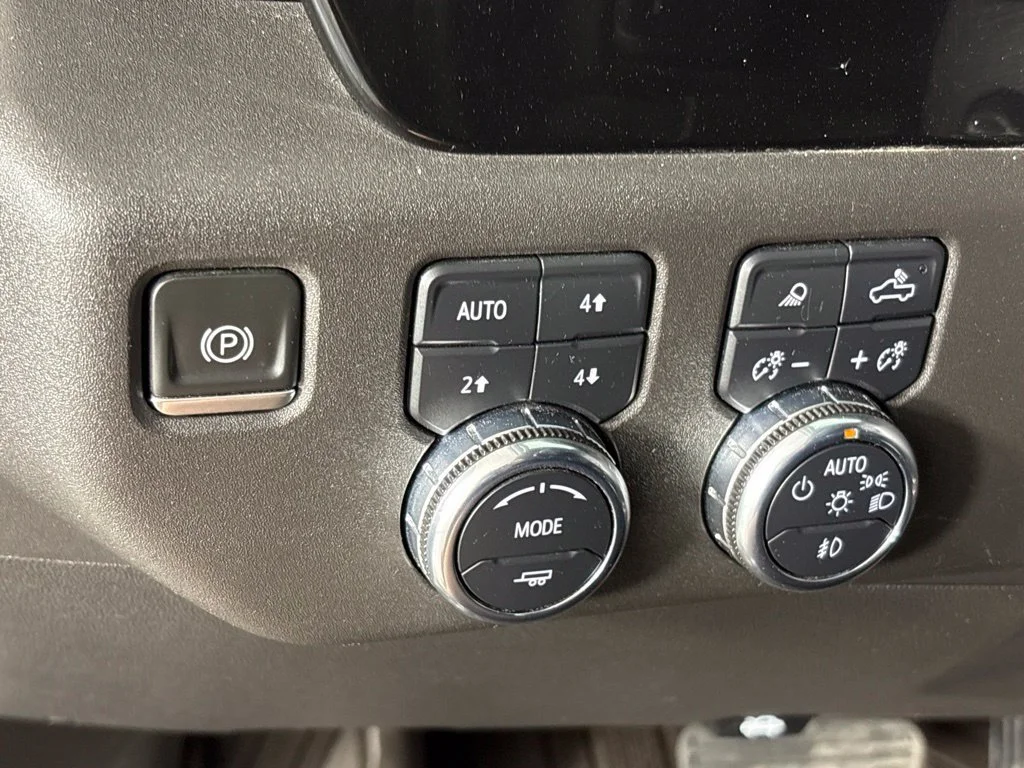 Used 2023 ONYX BLACK GMC SLT image 43