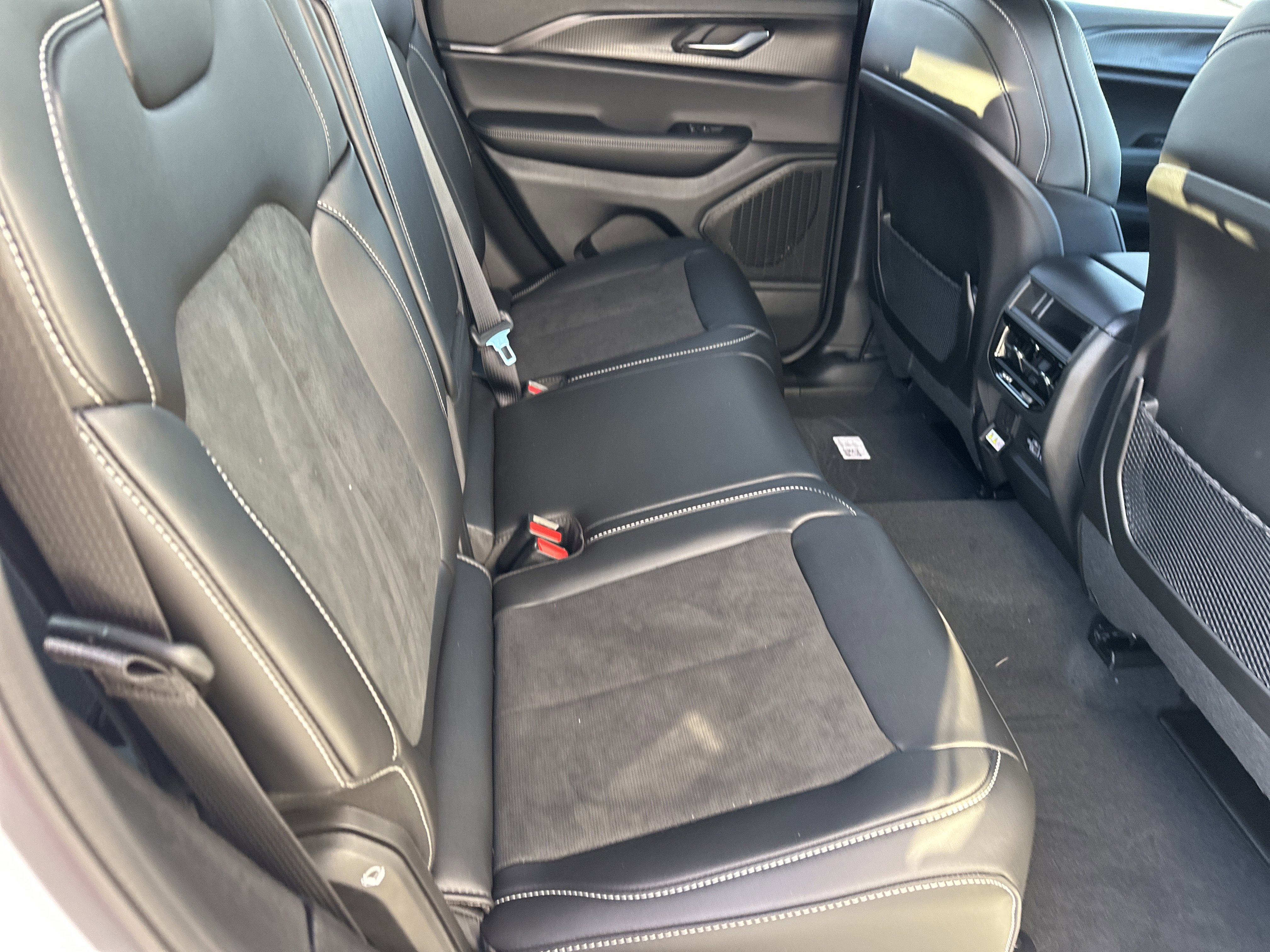 2025 Jeep Grand Cherokee Altitude - Photo 16