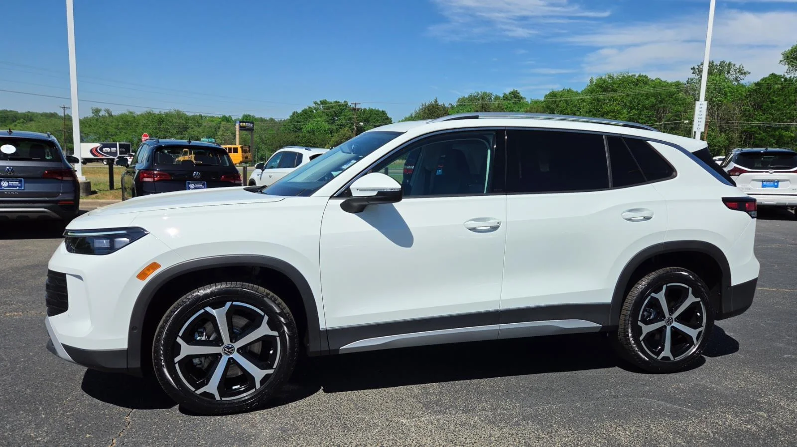 New 2026 Pure White Volkswagen SE image 10