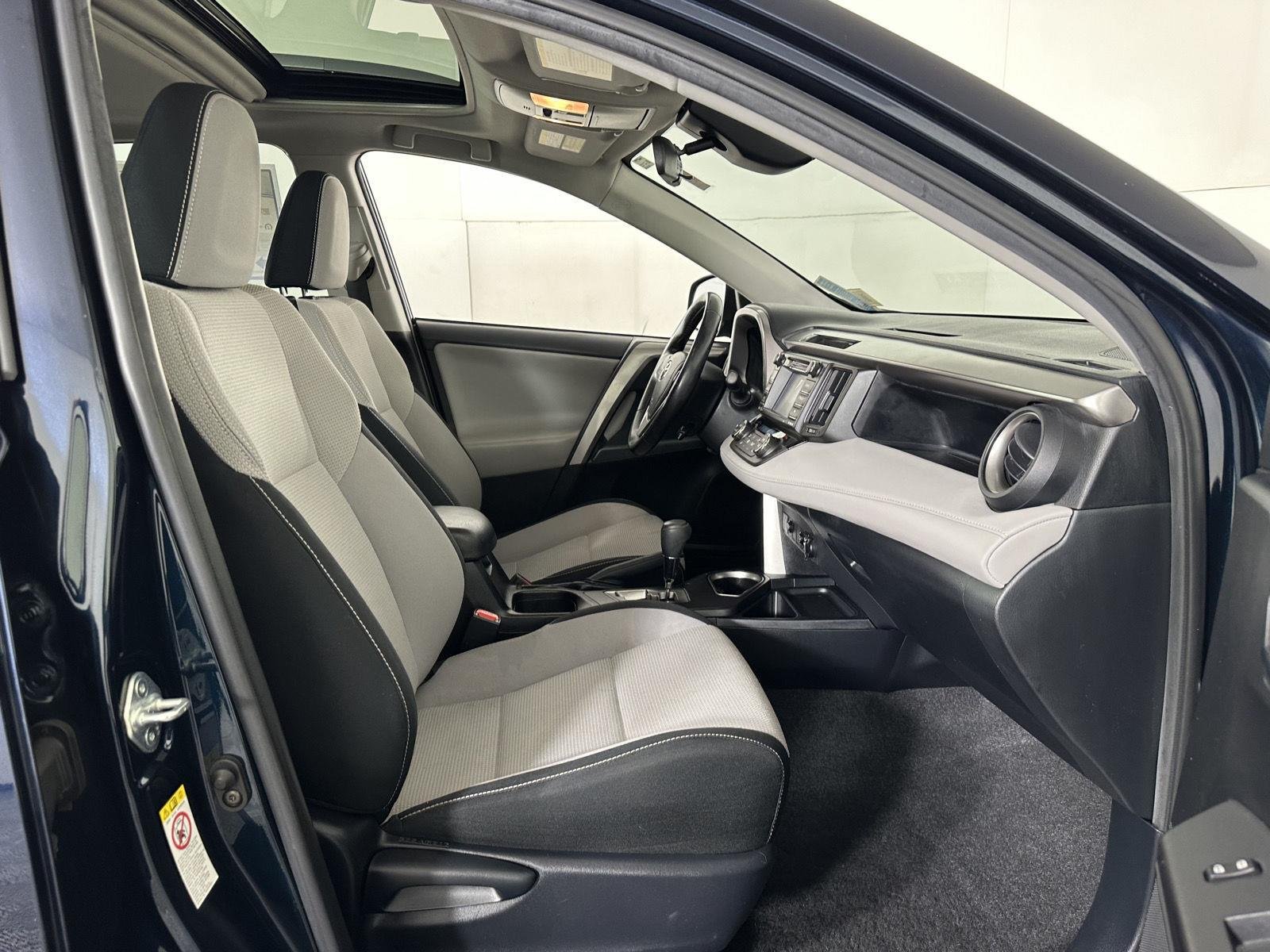 Used 2018 Galactic Aqua Mica Toyota XLE image 16