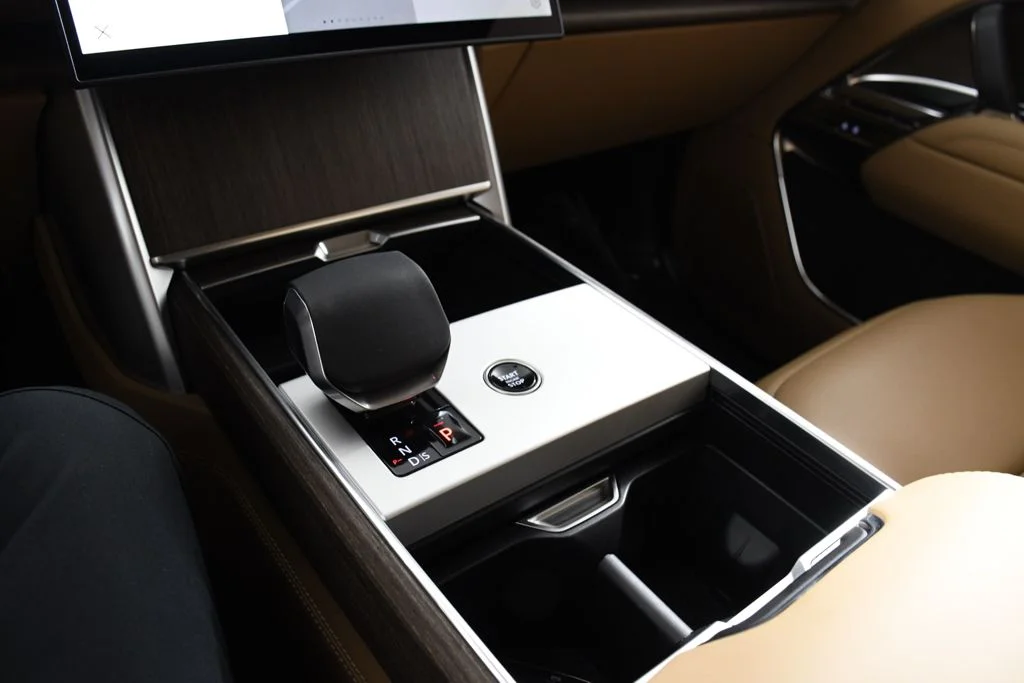 New 2026 Ostuni Pearl Wh Land Rover SE image 31