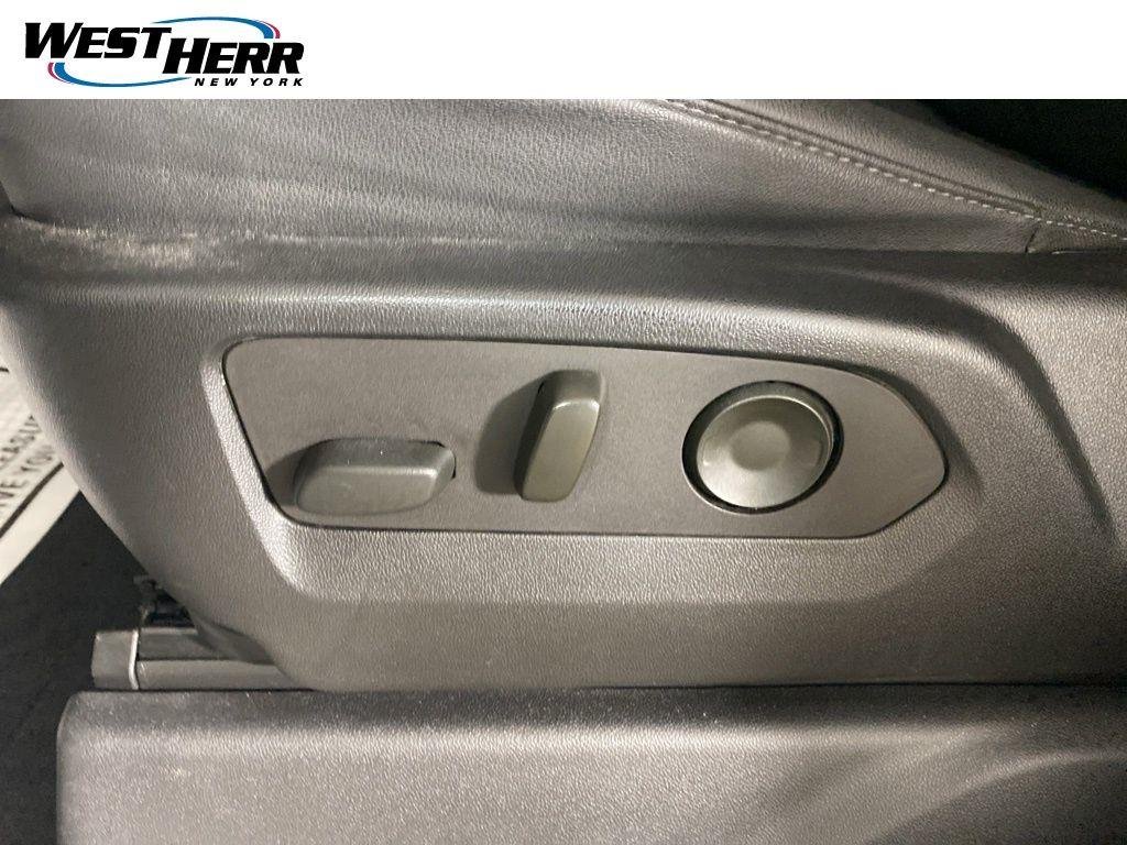 Used 2022 Summit White Chevrolet 4WD Crew Cab Short Bed RST image 15