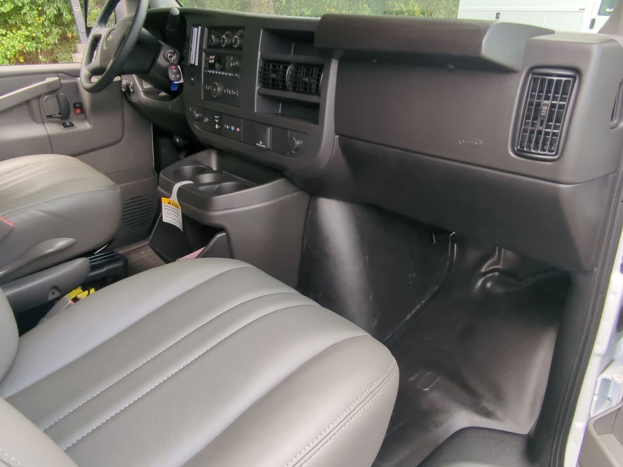 New 2025 Summit White Chevrolet Work Truck image 25