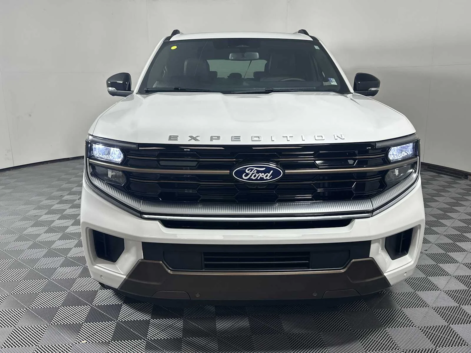 New 2027 Star White Metallic Tri-Coat Ford King Ranch image 2