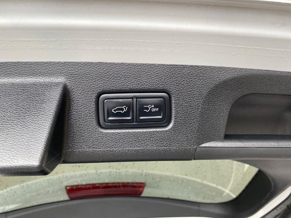 Used 2025 White Pearl Kia S image 9