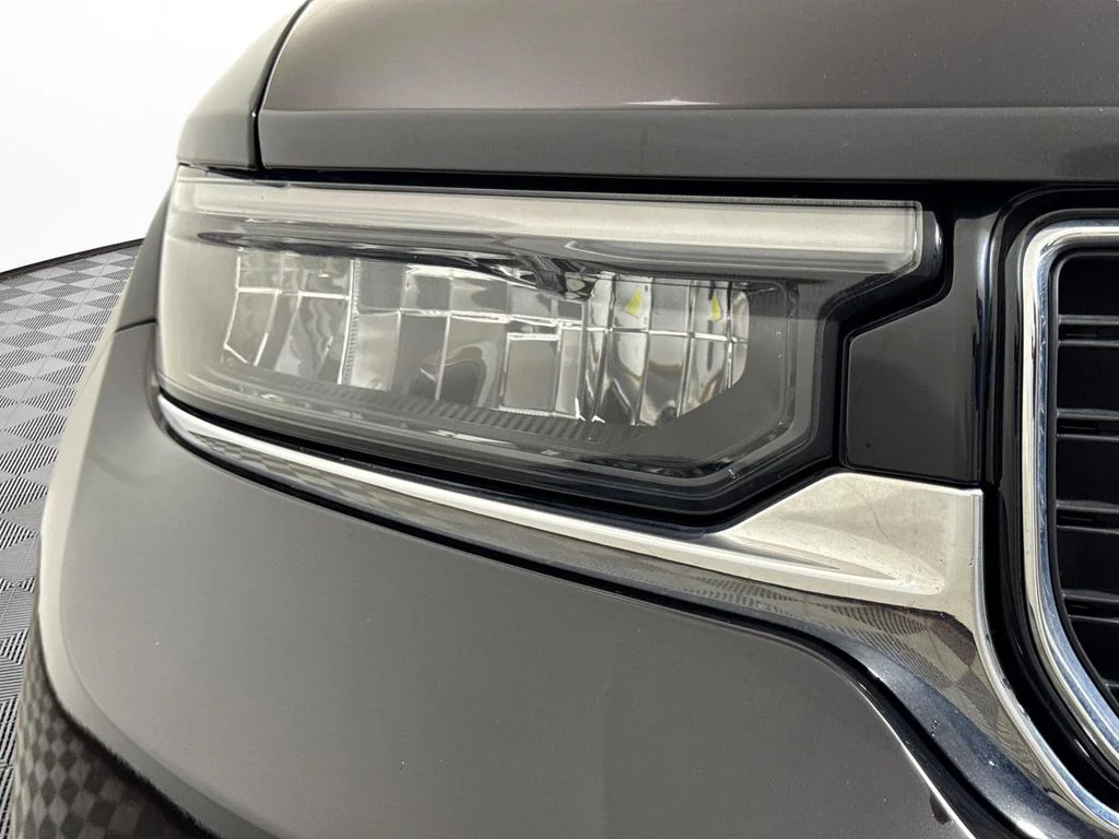 Used 2023 Diamond Black Jeep Limited image 18