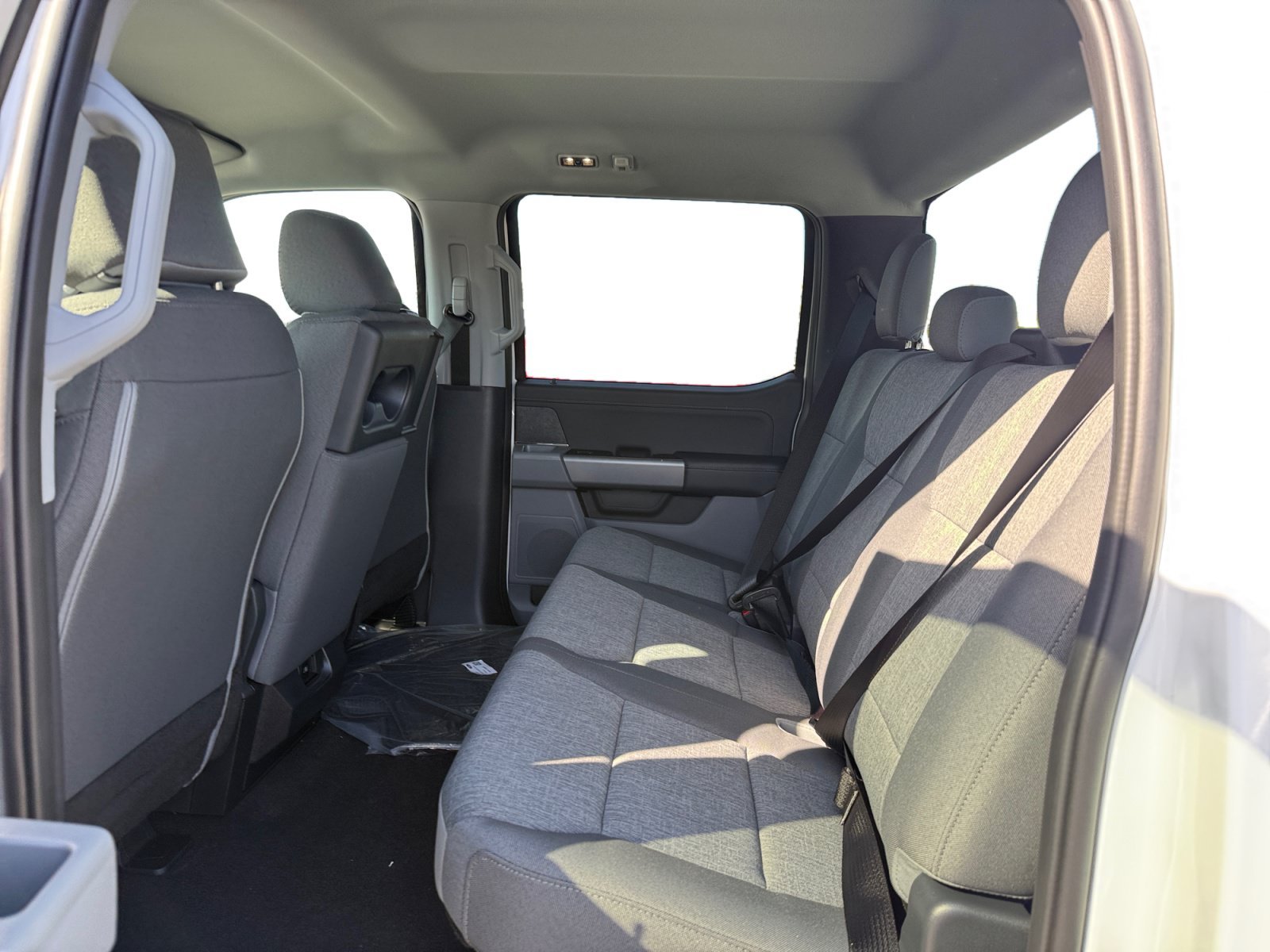 New 2026 Oxford White Ford XLT image 16