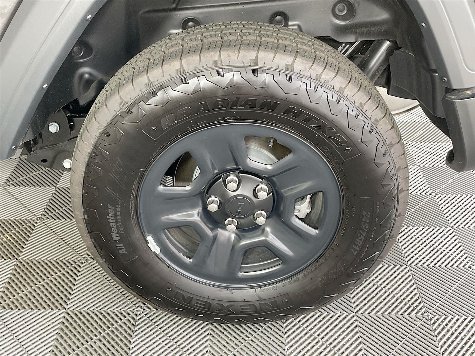 Used 2026 Granite Crystal Metallic Clearcoat Jeep Sport image 33
