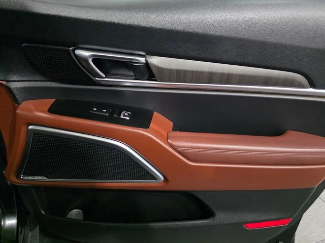 Used 2024 Black Kia SX image 13
