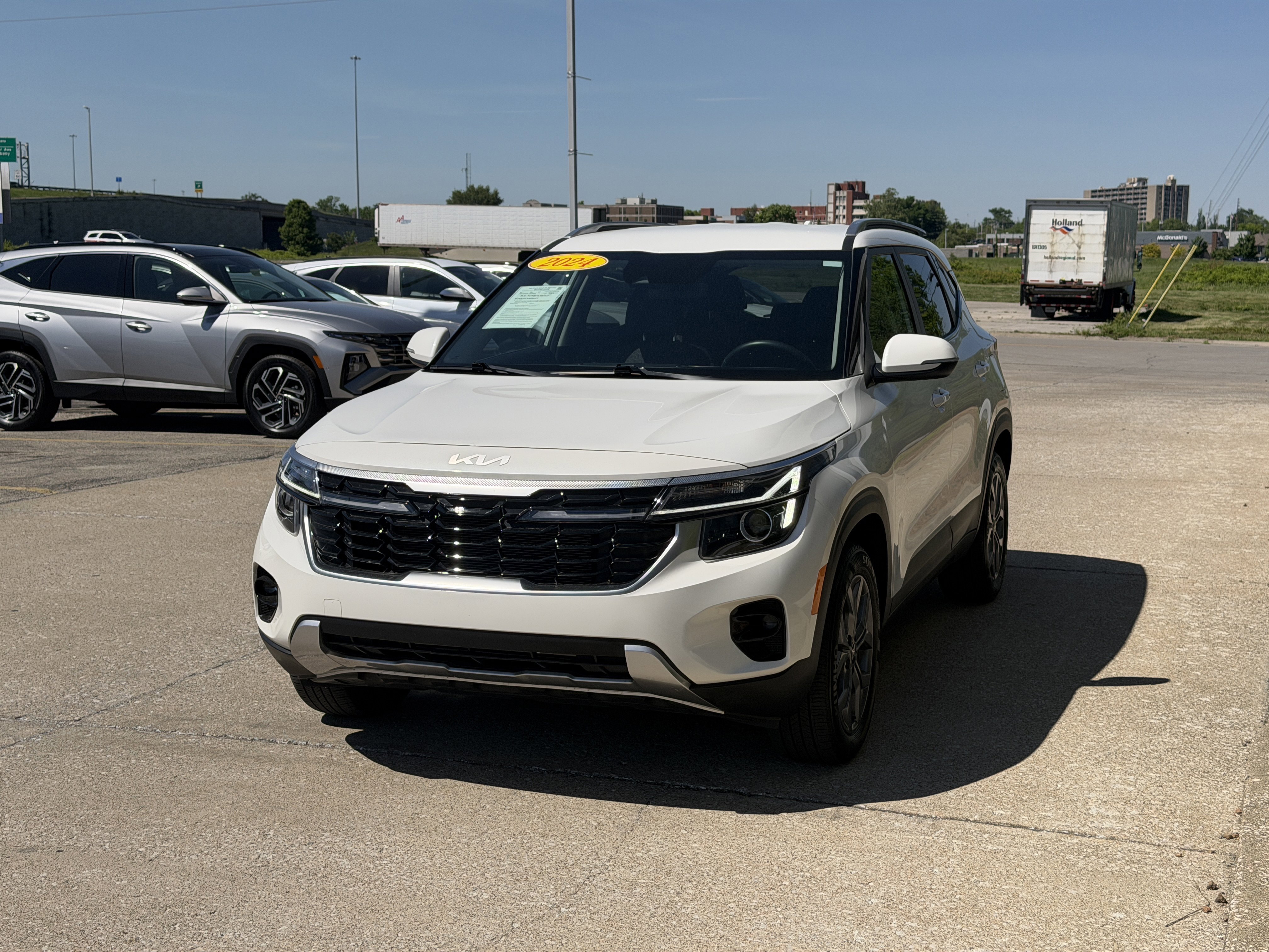 Used 2024 Snow White Pearl Kia S image 15