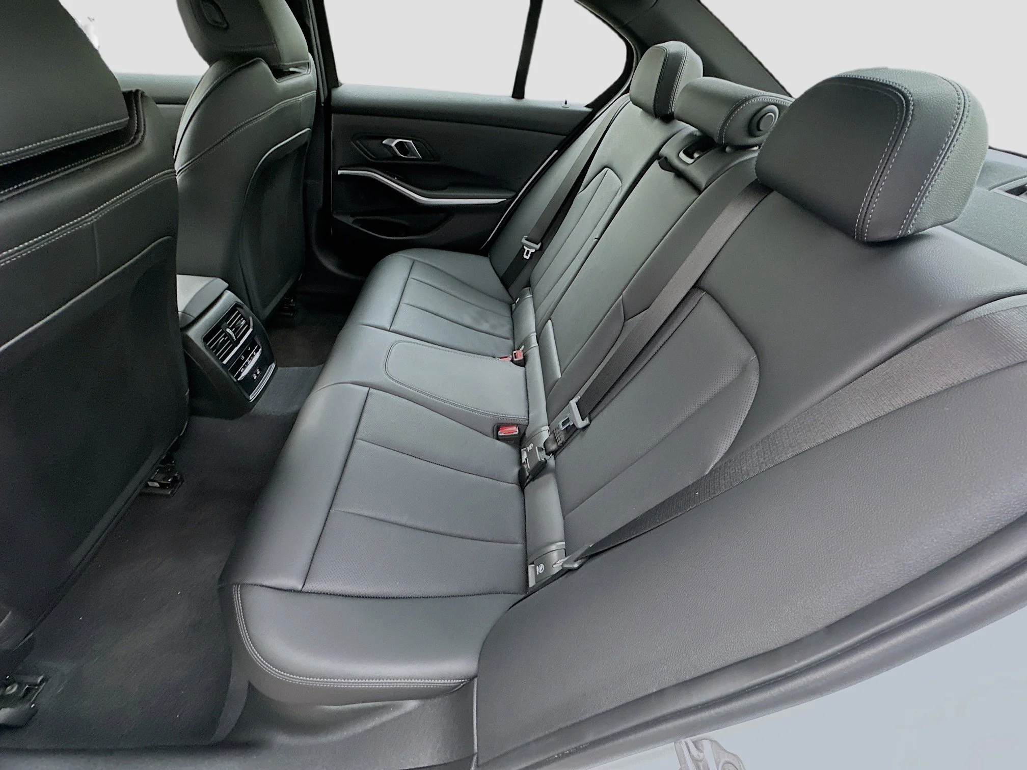 2024 BMW 3 Series 330i - Photo 23