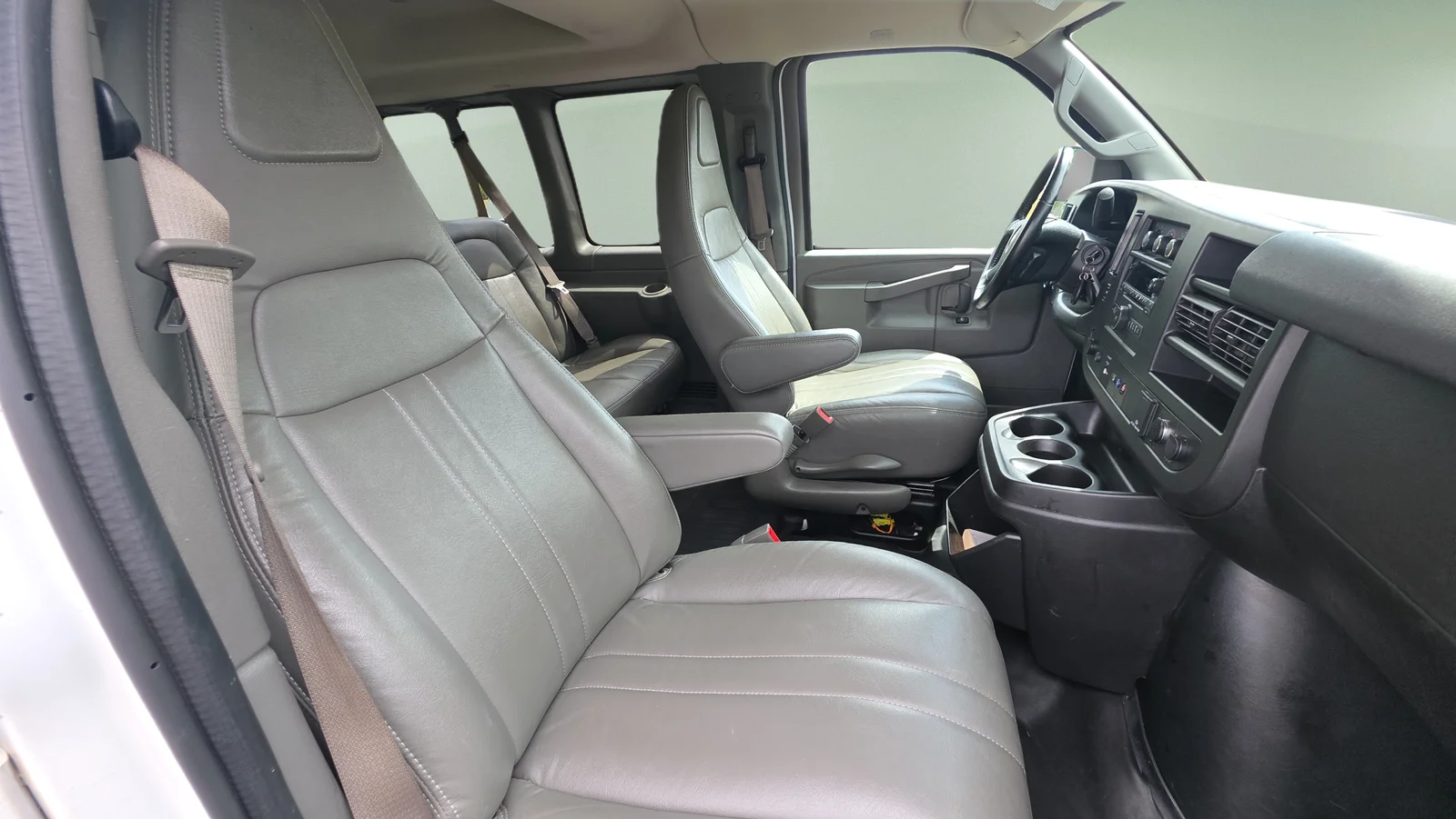 Used 2020 White Chevrolet LS image 15