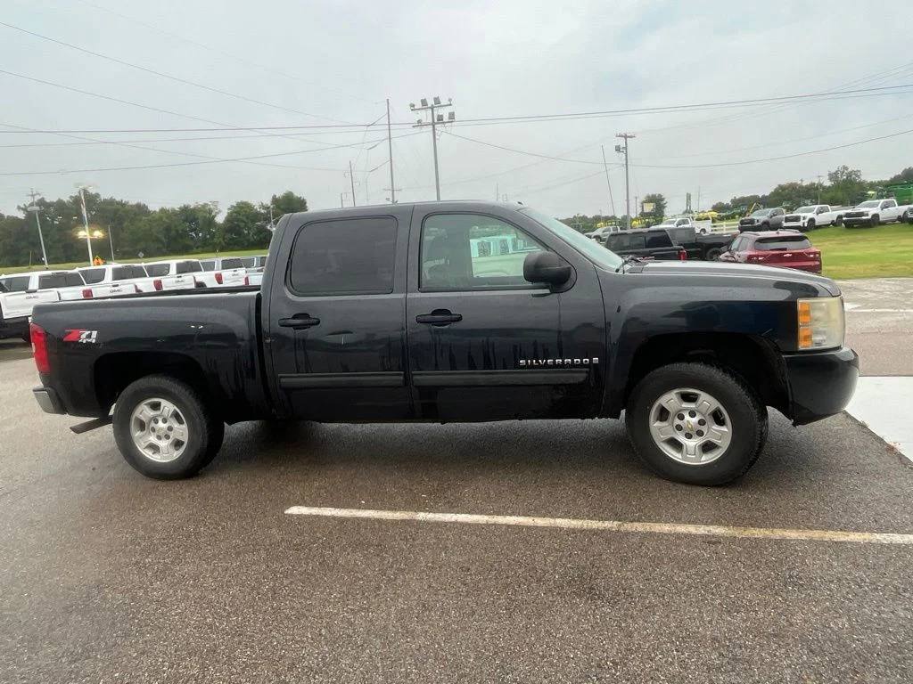 Used 2009 Black Chevrolet LT image 3