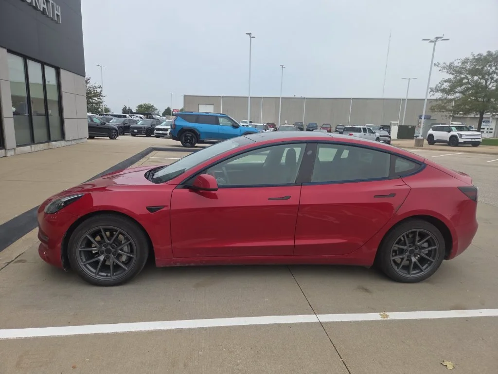 Used 2022 Red Tesla Long Range image 4