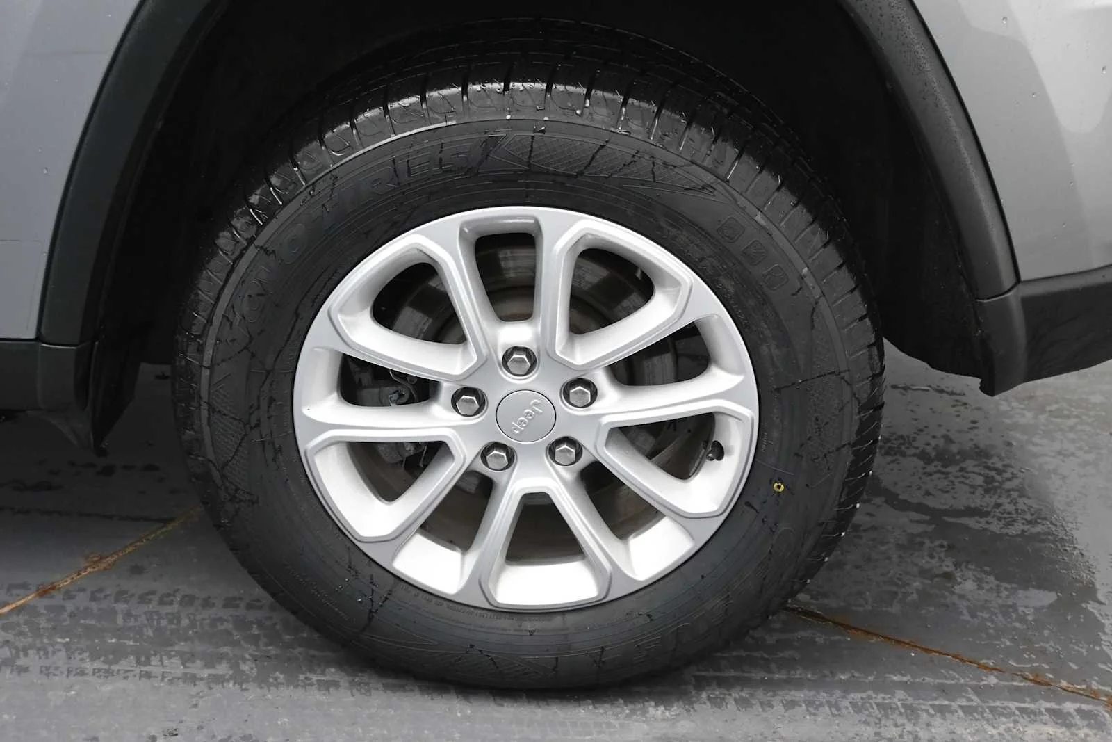 Used 2022 Silver Zynith Jeep Limited image 5