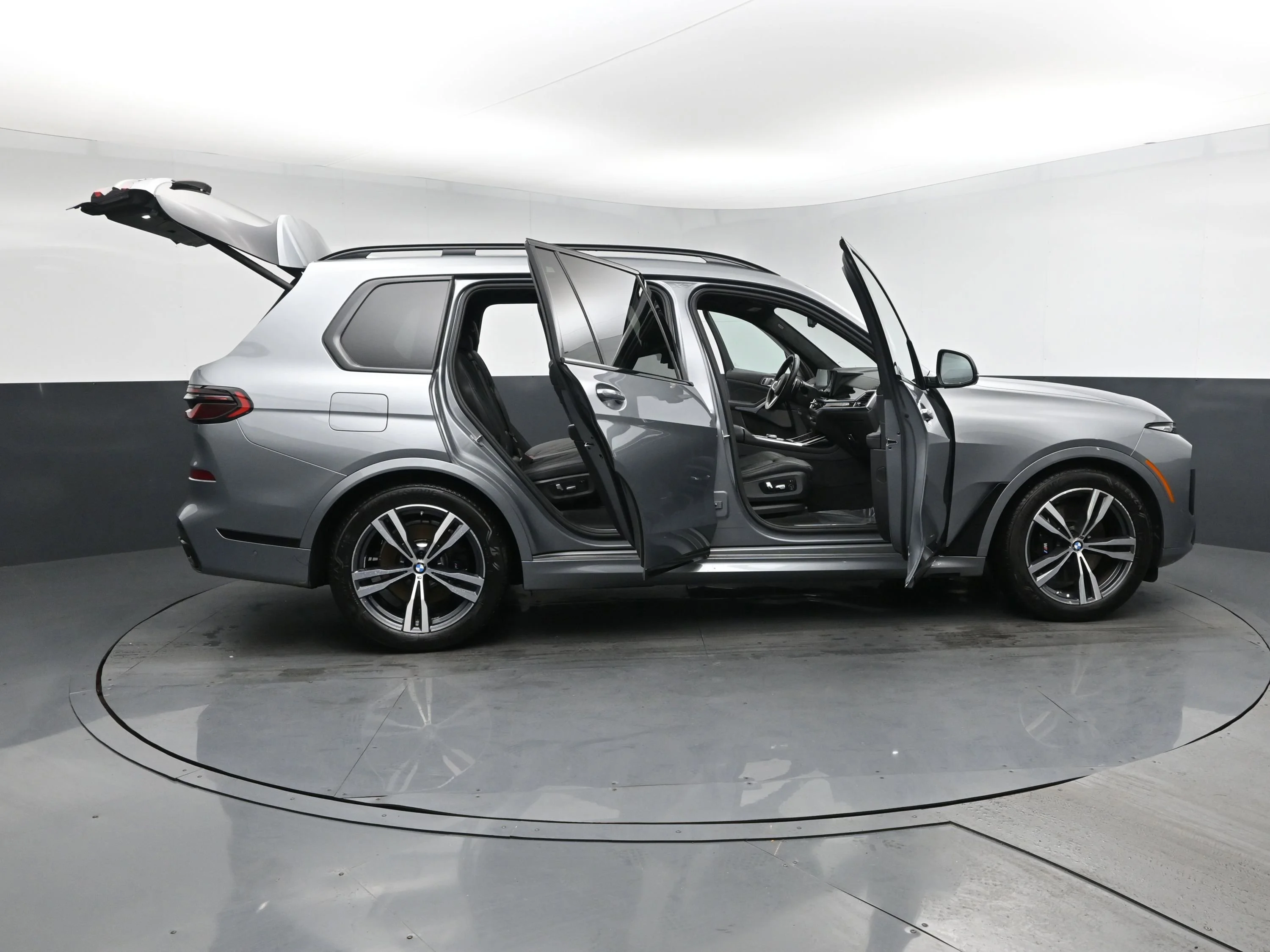 Used 2024 Skyscraper Grey Metallic BMW xDrive40i image 25