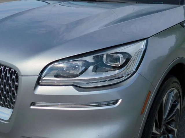 Used 2021 Silver Lincoln Reserve image 9
