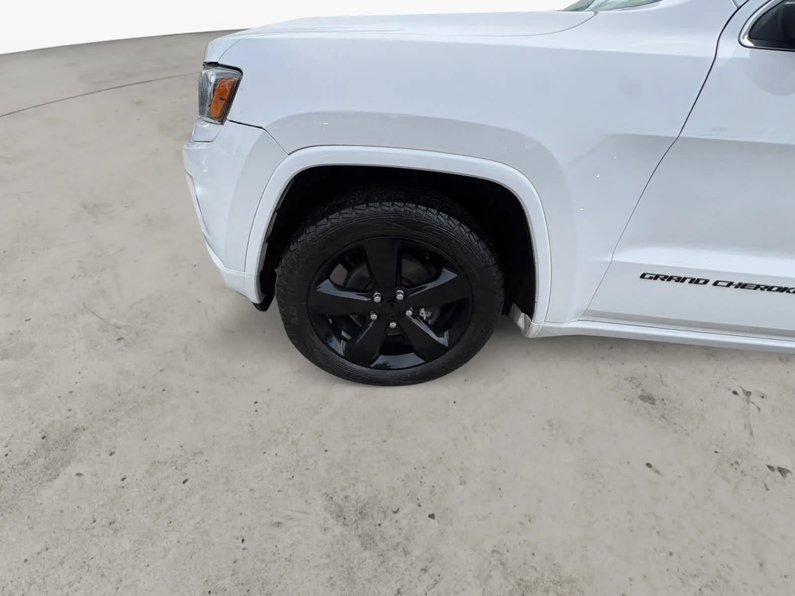 Used 2014 Bright White Clearcoat Jeep Altitude image 10