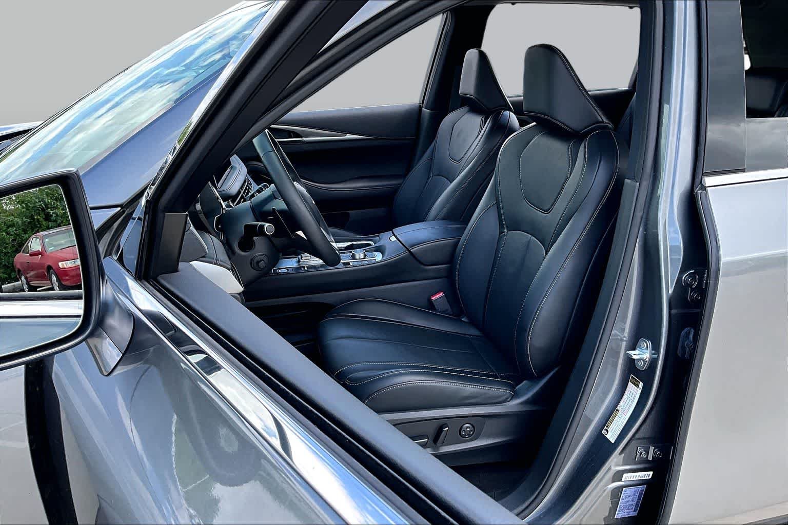 Used 2023 Graphite Shadow INFINITI LUXE image 8