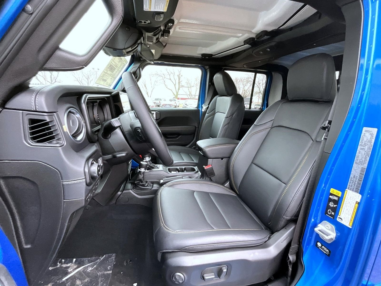 New 2026 Hydro Blue Pearl-Coat Exterior Paint Jeep Sahara image 10