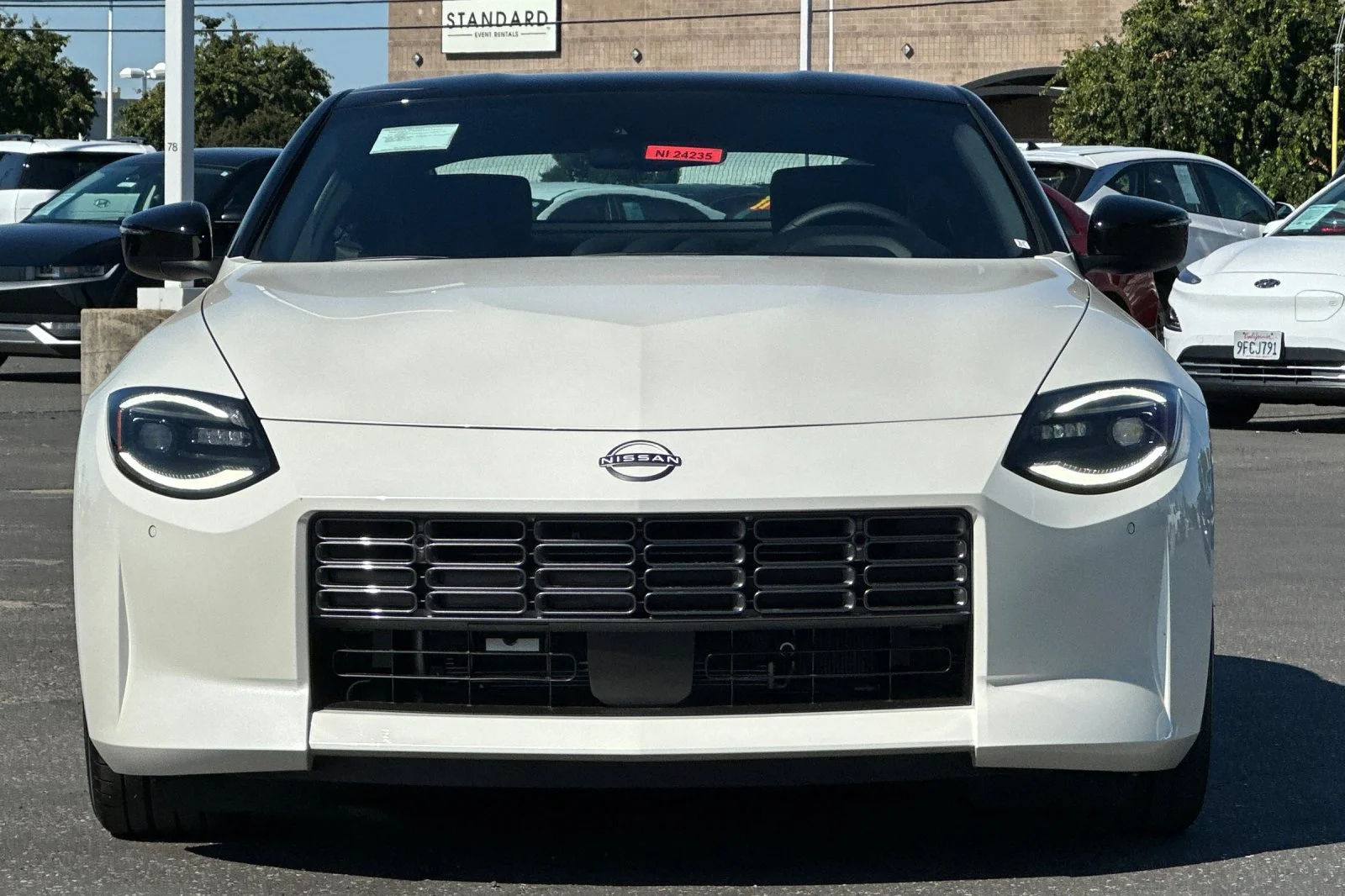 New 2026 Pearl White TriCoat / Super Black Two-tone Nissan Sport image 9