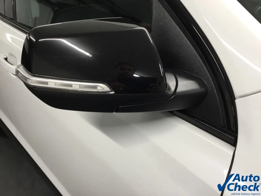 Used 2022 White GMC AT4 image 17