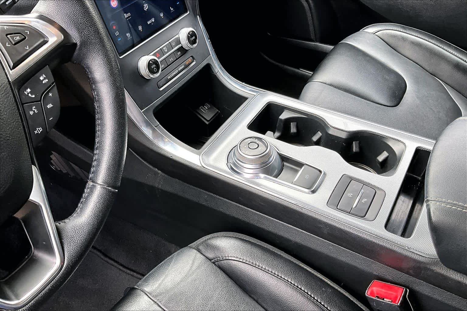 Used 2022 Agate Black Metallic Ford Titanium image 17