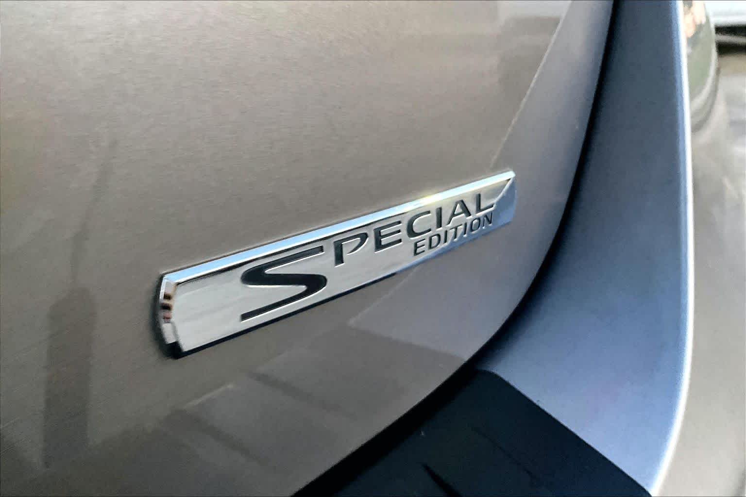 Used 2012 Platinum Graphite Nissan S image 10