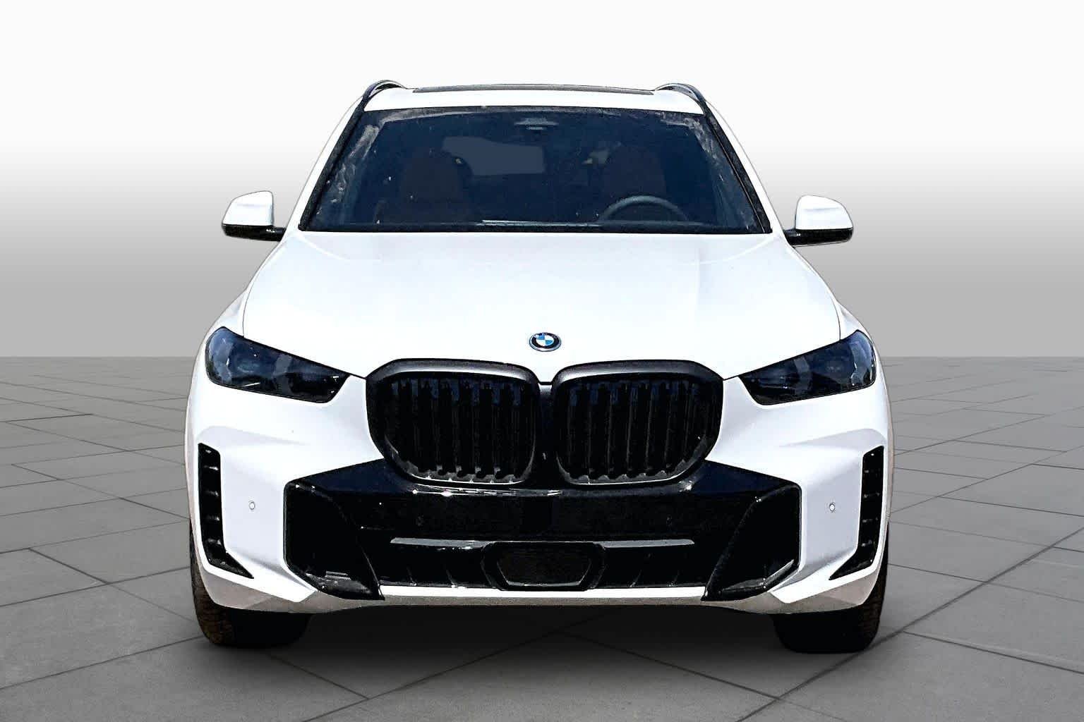 New 2026 Alpine White BMW xDrive50e image 3