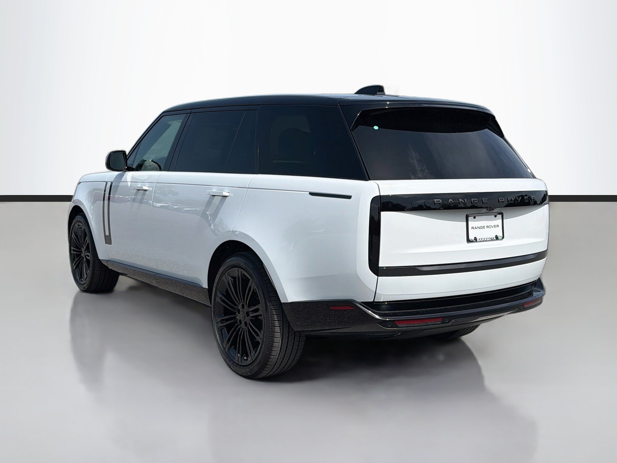 New 2026 Fuji White LAND ROVER SE 7 Seats image 3