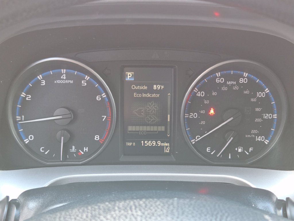 Used 2017 White Toyota LE image 23
