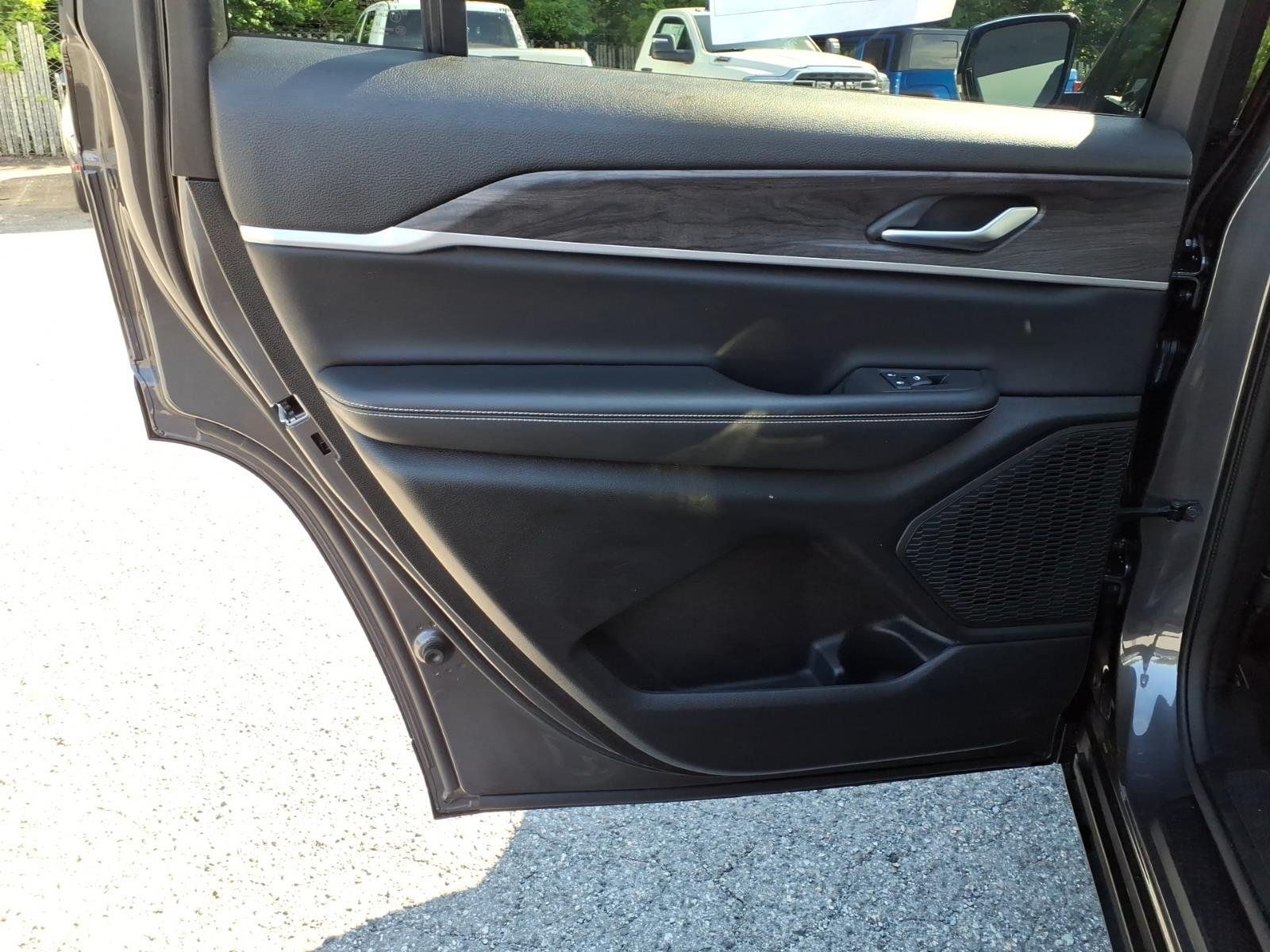 Used 2023 Gray Jeep Limited image 21