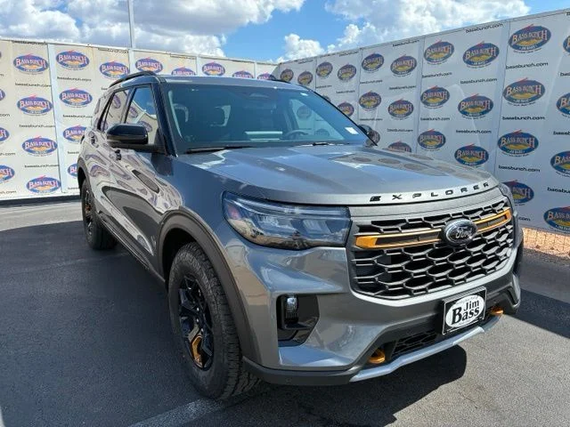 New 2026 Carbonized Gray Metallic Ford Tremor image 2