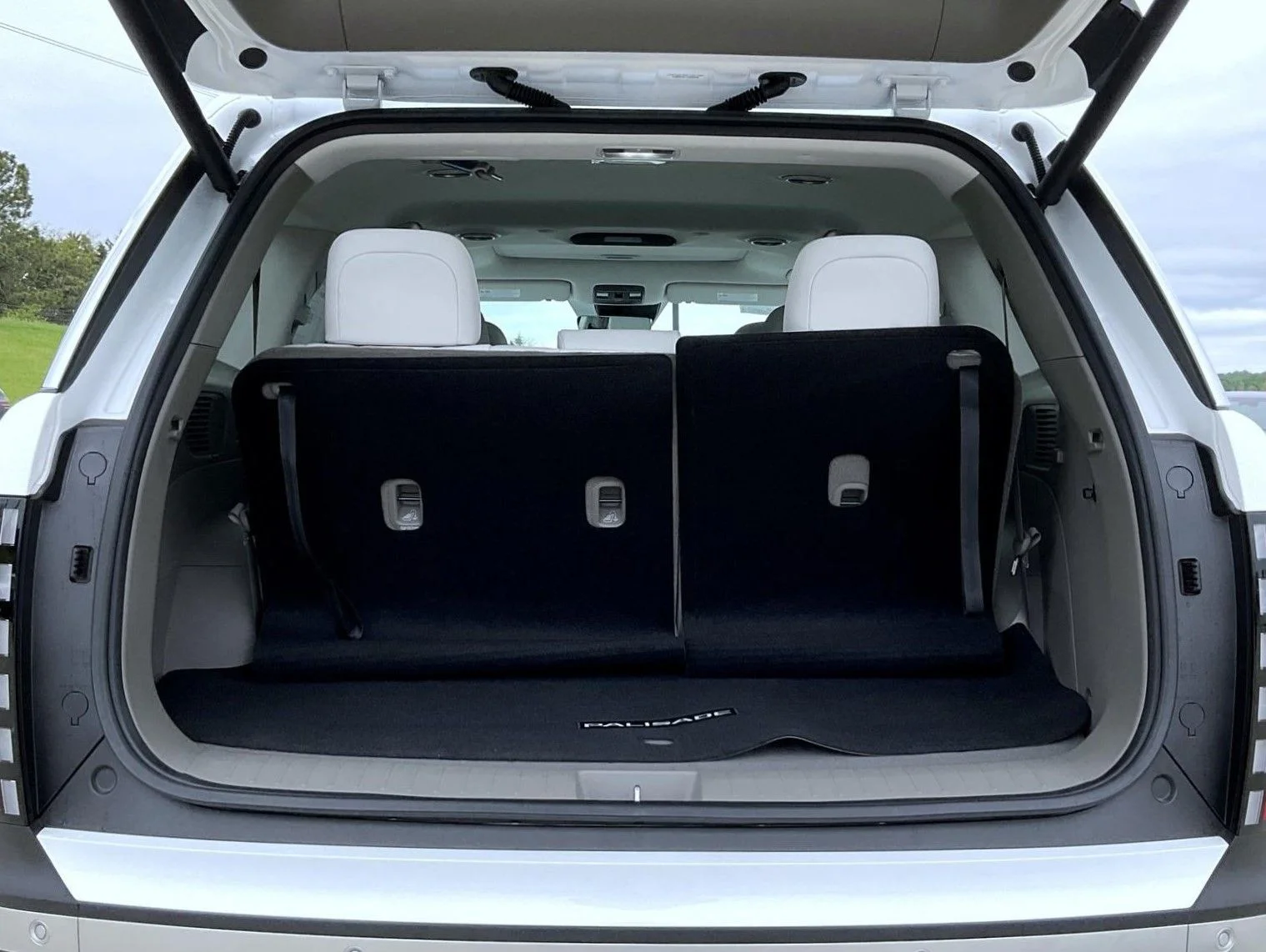New 2026 White Hyundai SEL Premium image 24