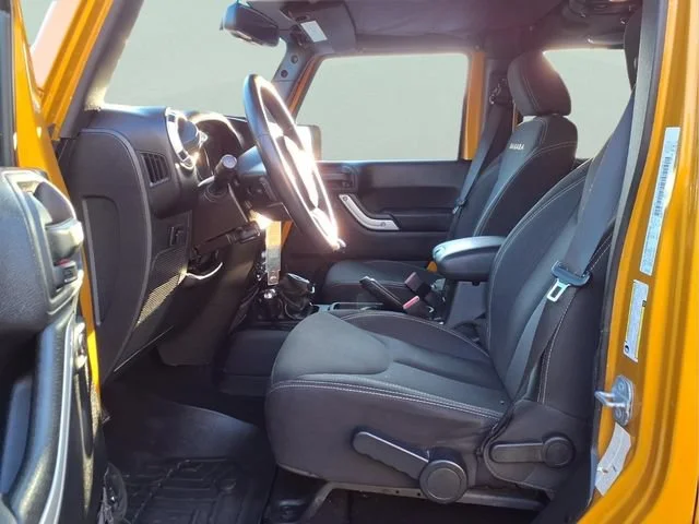 Used 2014  Jeep Sahara image 15