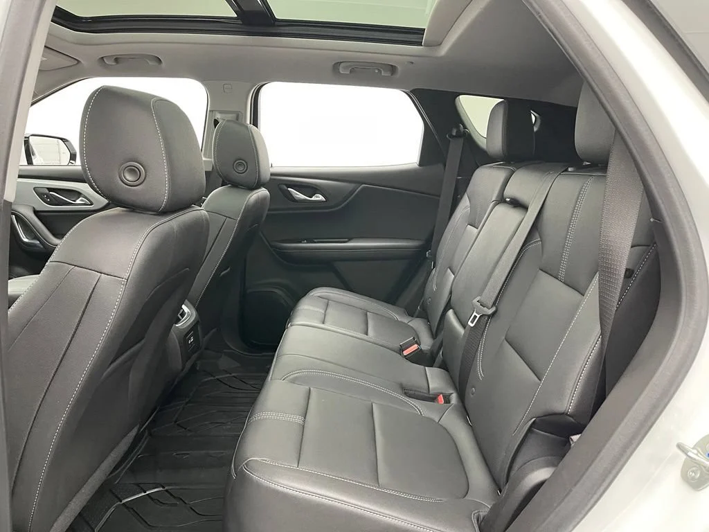 Used 2024 Summit White Chevrolet 3LT image 39