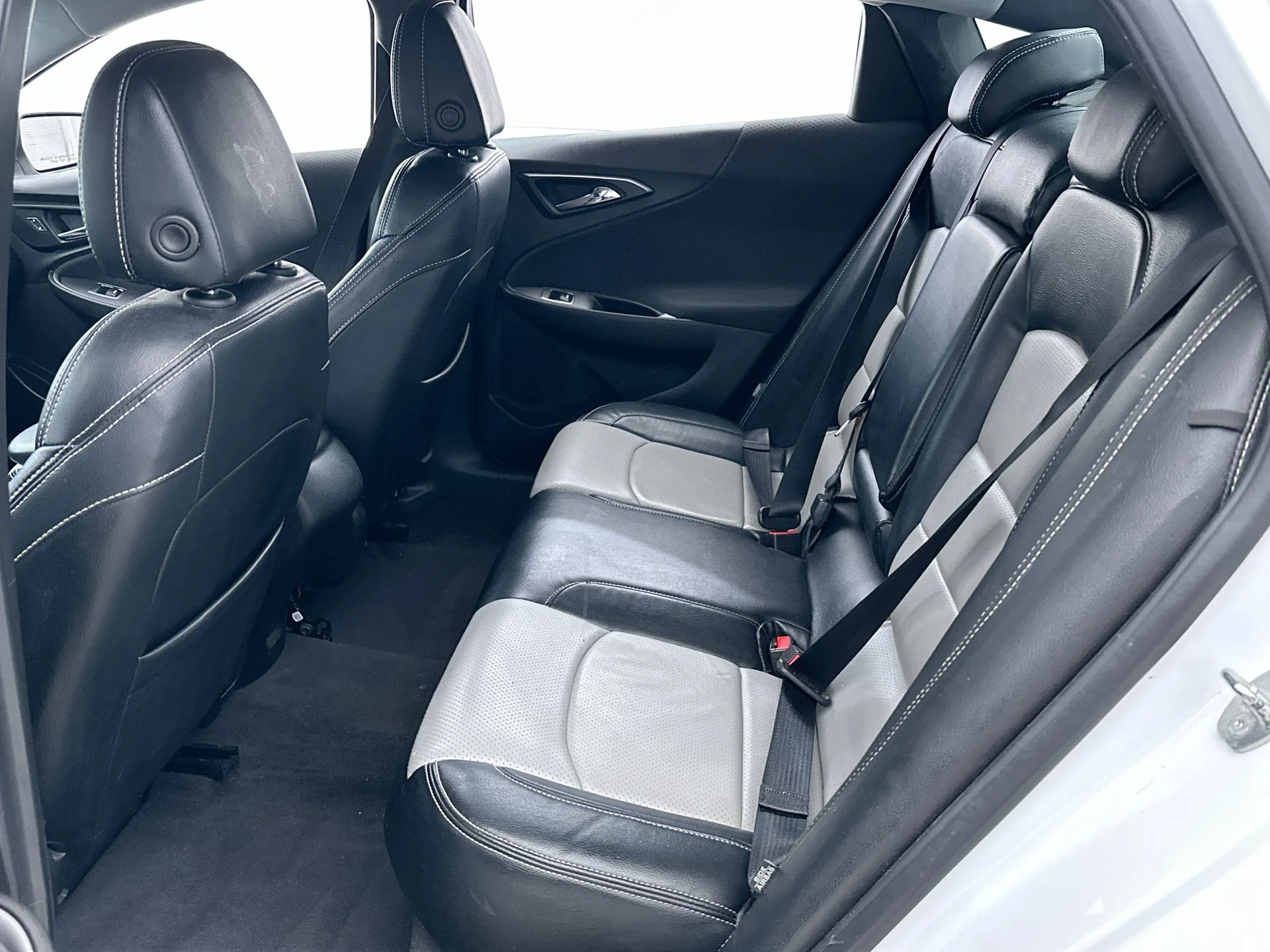 Used 2018 White Chevrolet LS image 11