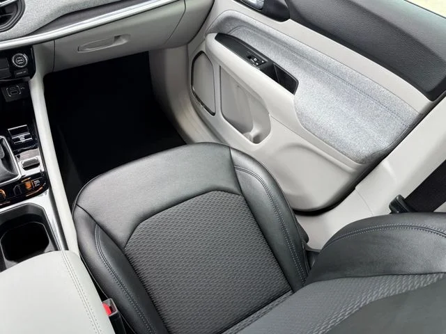 Used 2024 Gray Jeep Latitude image 24